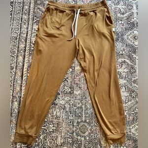 Vuori Performance women’s DreamKnit™ Joggers. Medium. mustard color